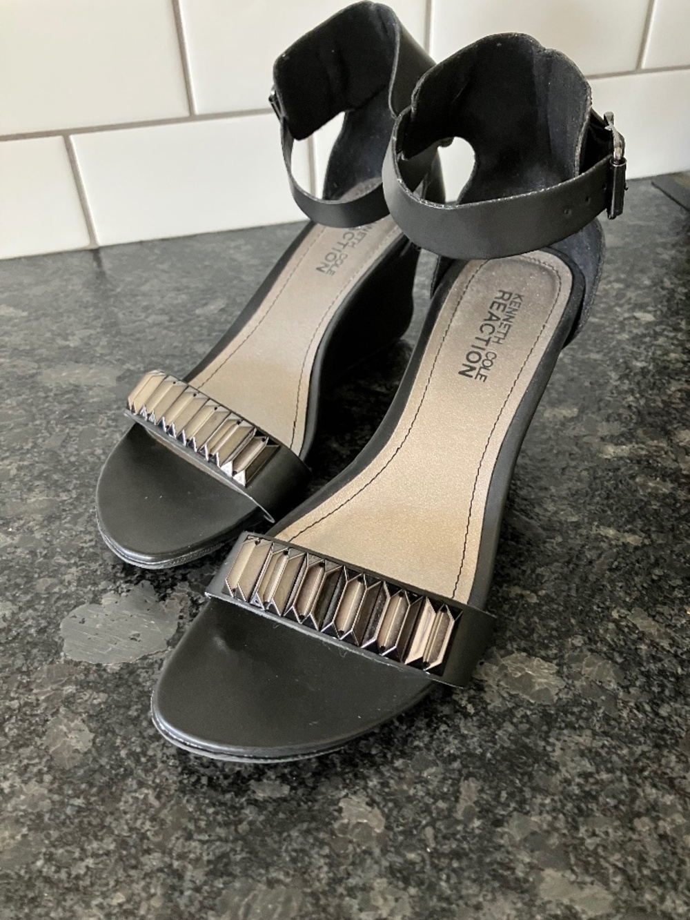 Kenneth Cole Reaction Sandala